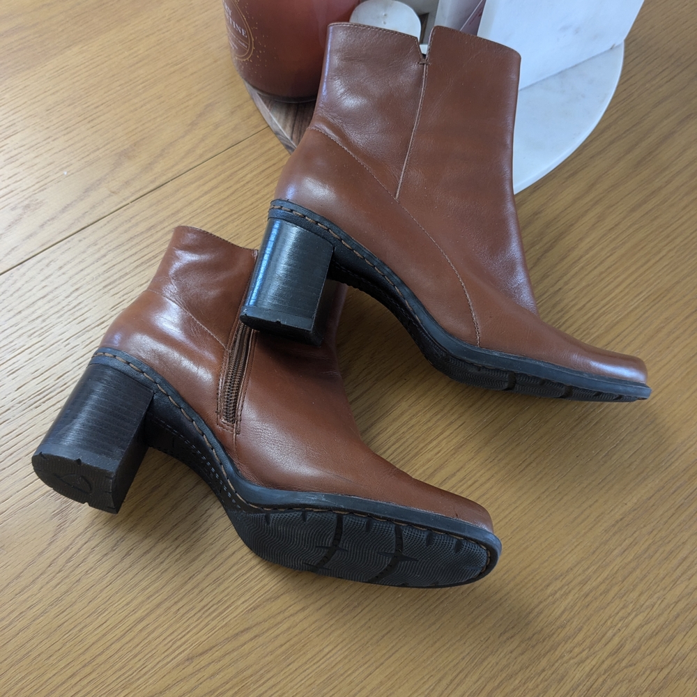 Y2K LizFlex Claiborne Brown Leather Ankle Boots